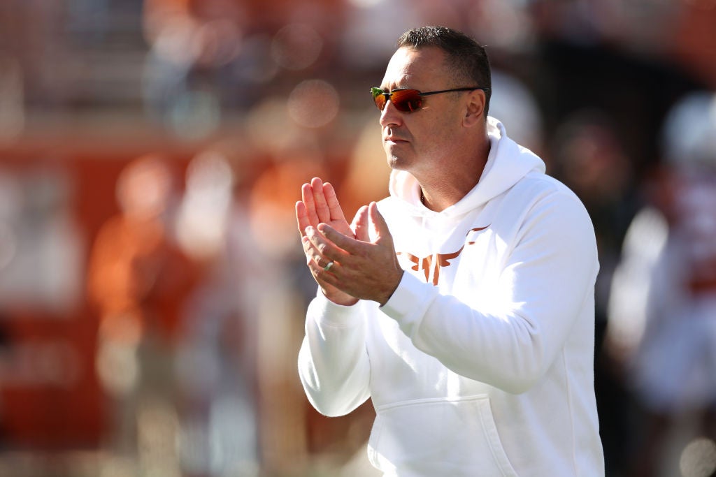 传出财务危 传出财务危